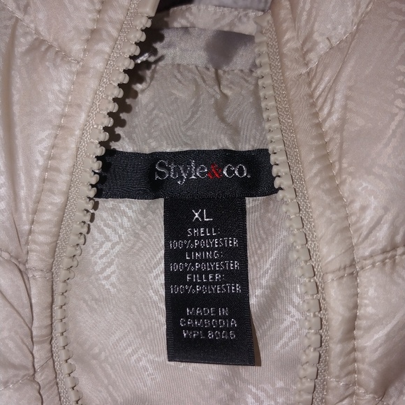 Puffy Vest with Hood - Picture 3 of 4